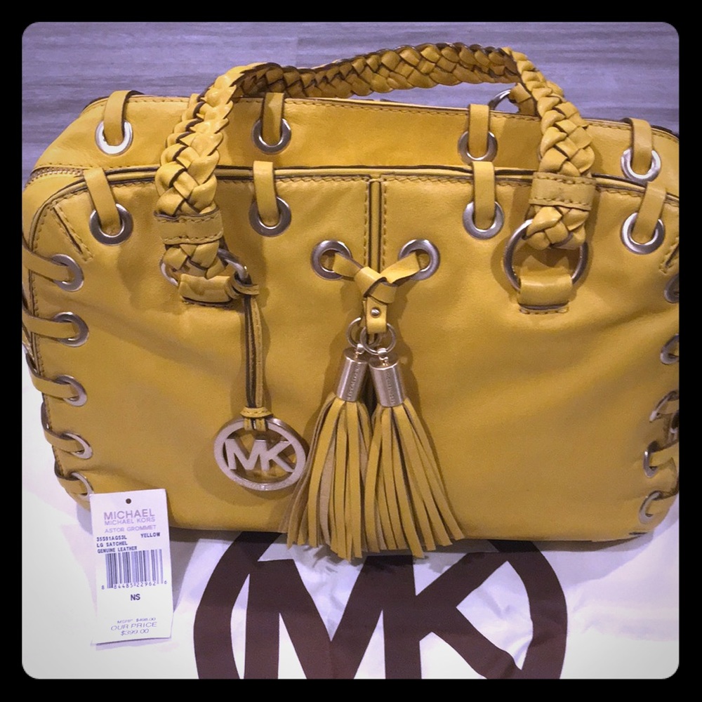 Sold***Michael Kors leather shoulder tote bag